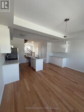 5943 Saigon St in Mississauga, ON - Building Photo - Building Photo