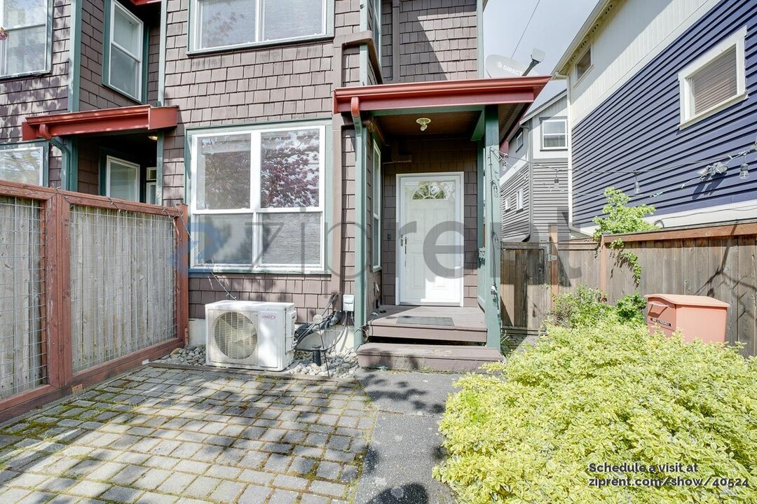 1146 NW 56th St in Seattle, WA - Building Photo