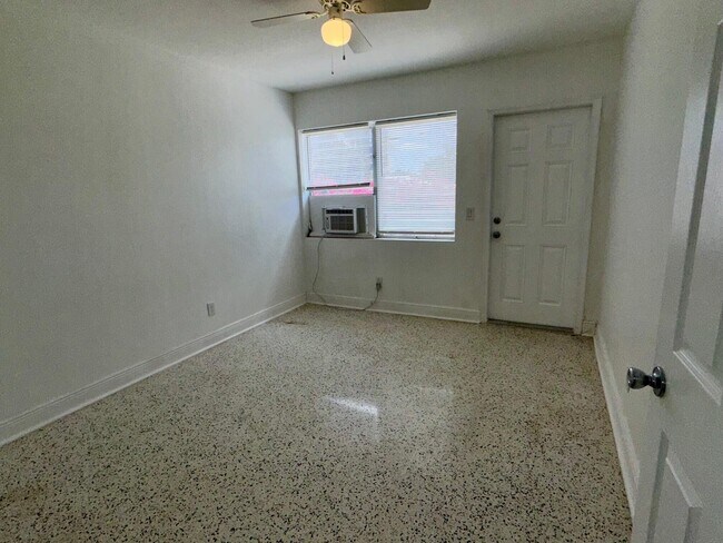 1426 N J St in Lake Worth Beach, FL - Building Photo - Building Photo