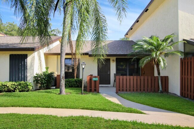 7919 SE Villa Cir in Hobe Sound, FL - Building Photo - Building Photo
