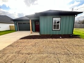 120 E Grand St in Jackson, TN - Building Photo