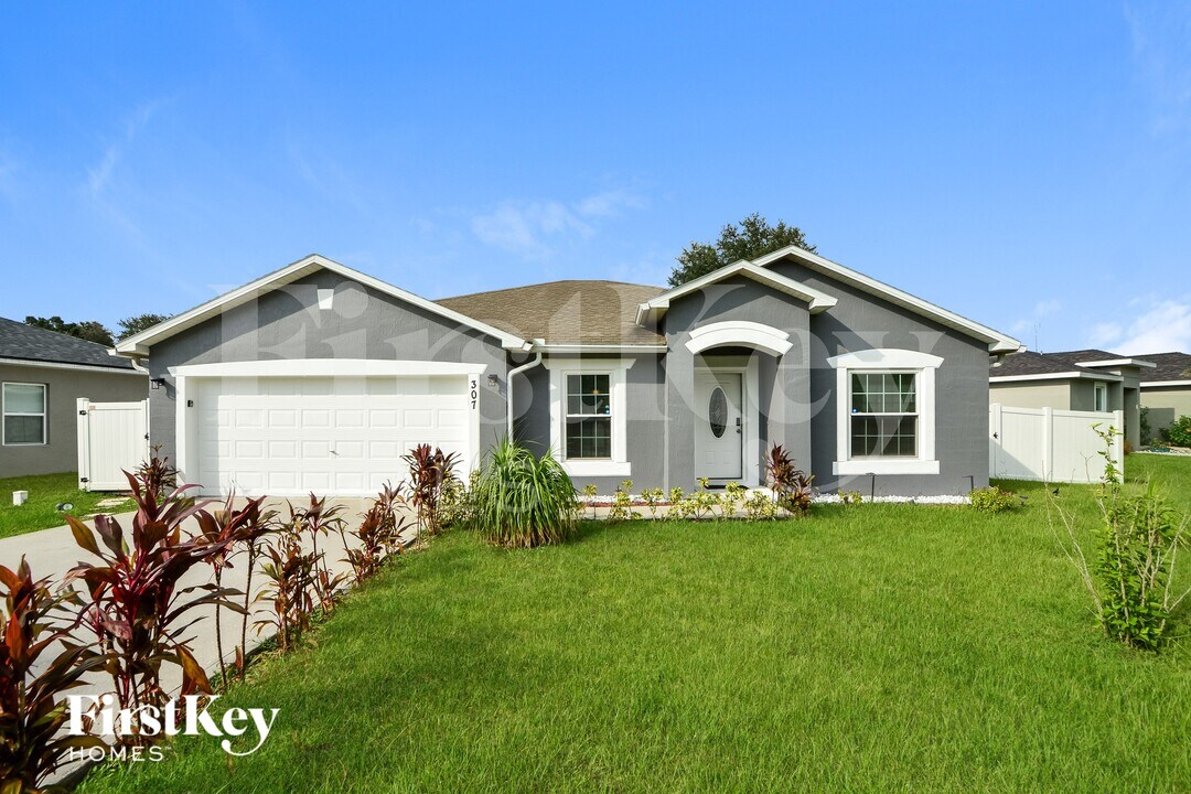 307 Michigan Ln in Poinciana, FL - Building Photo