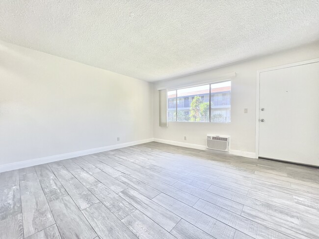 Lexington Courtyard in Anaheim, CA - Building Photo - Building Photo