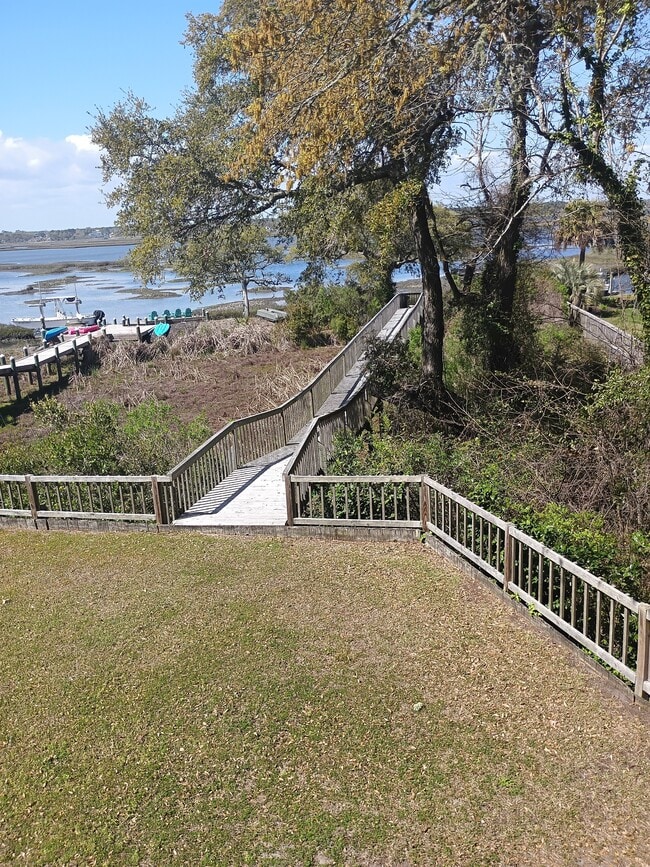 111 S Oak Ct in Surf City, NC - Building Photo - Building Photo