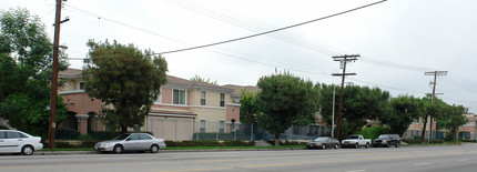 Ashwood Court Apartments in Northridge, CA - Building Photo - Building Photo