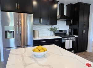 13123 Magnolia Blvd in Los Angeles, CA - Building Photo - Building Photo