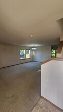 1562 Packwood Ave in Dupont, WA - Foto de edificio - Building Photo
