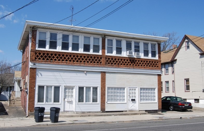 519-521 W Broad St in Palmyra, NJ - Foto de edificio