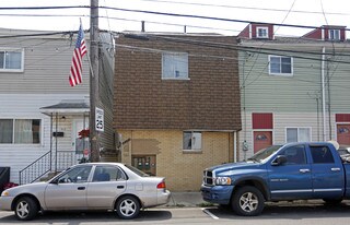 311 S Main St in Pittsburgh, PA - Building Photo