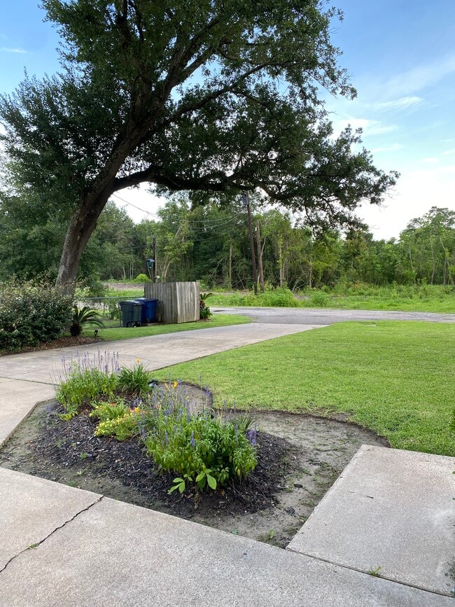 2512 Bishop St in West Orange, TX - Building Photo - Building Photo