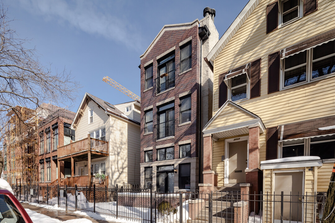 2719 N Kenmore Ave in Chicago, IL - Building Photo