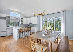 12 Douglas Ct in Hampton Bays, NY - Building Photo - Building Photo