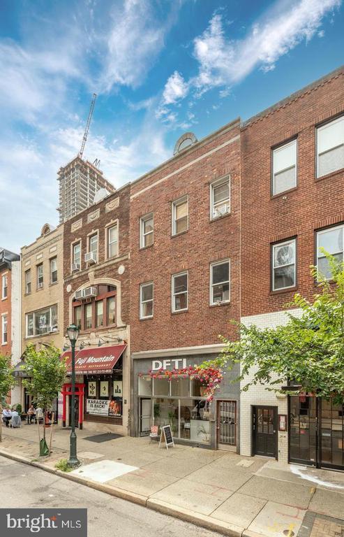 2032 Chestnut St in Philadelphia, PA - Building Photo - Building Photo