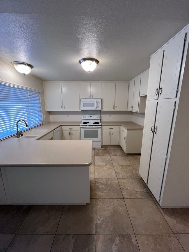 4745 Rustic Rd in Fair Oaks, CA - Building Photo - Building Photo