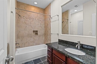 1113 St Charles St in Houston, TX - Building Photo - Building Photo