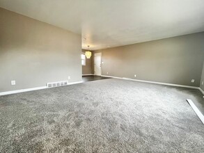 1502 Hilltop Dr in Loveland, CO - Building Photo - Building Photo