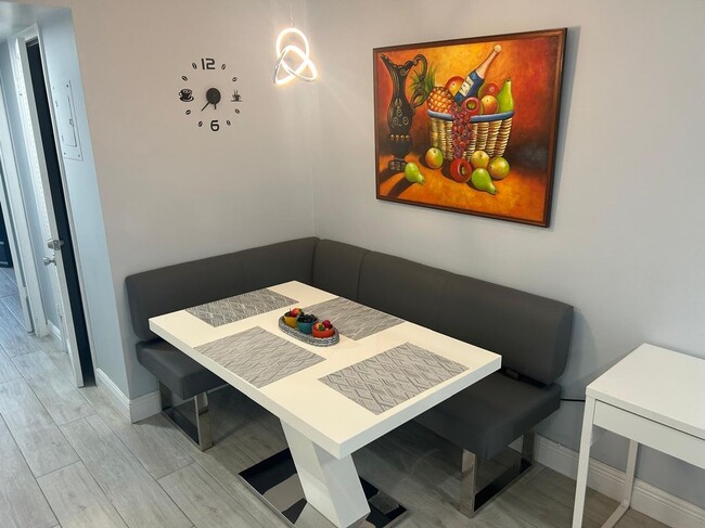 107 Kent St in West Palm Beach, FL - Foto de edificio - Building Photo