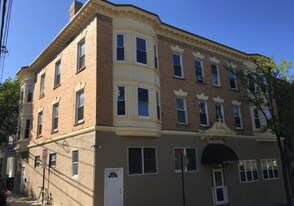 106 Central St, Unit 1R in Somerville, MA - Building Photo