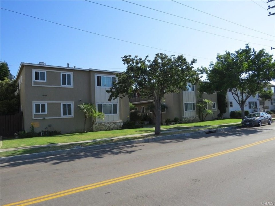 1034 E Imperial Ave in El Segundo, CA - Building Photo