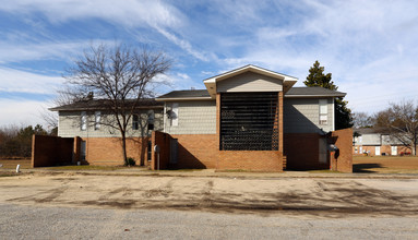 Lakeland Apartments in Lexington, SC - Building Photo - Building Photo