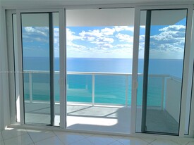 3140 S Ocean Dr in Hallandale Beach, FL - Foto de edificio - Building Photo