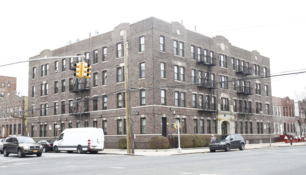 416 Rockaway Pky in Brooklyn, NY - Building Photo