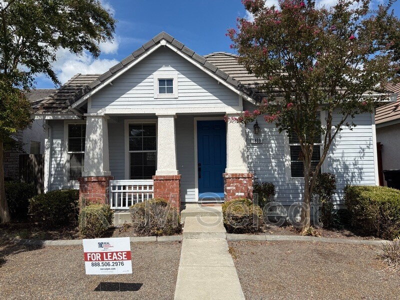1899 Dawnelle Way in Sacramento, CA - Building Photo