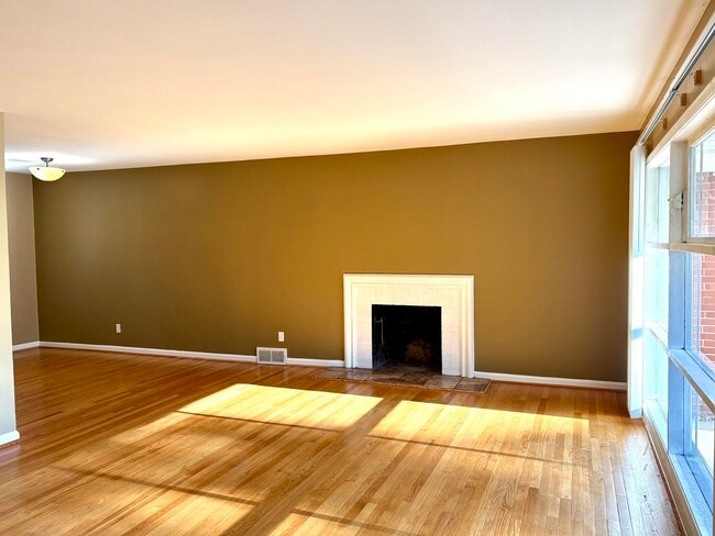 27160 Spring Arbor Dr in Southfield, MI - Building Photo - Building Photo