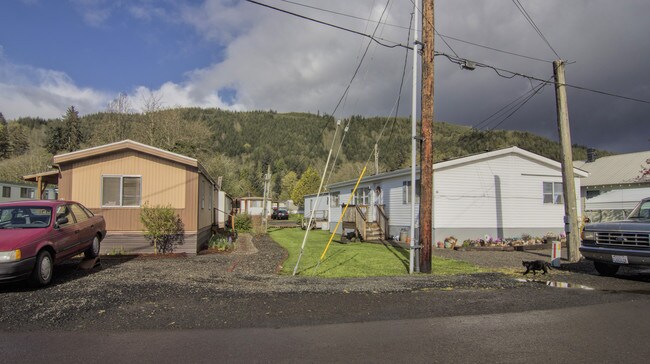 750 Crescent St in Raymond, WA - Foto de edificio - Building Photo