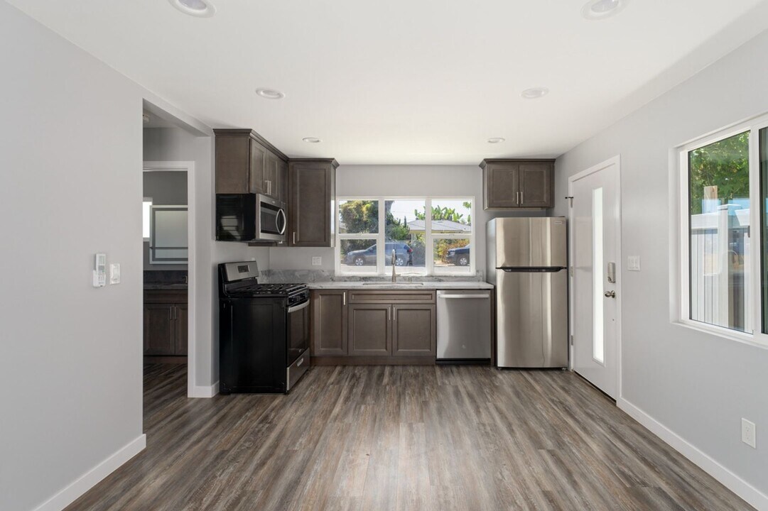 5120 Los Robles Dr-Unit -5124 Los Robles Dr. in Carlsbad, CA - Building Photo