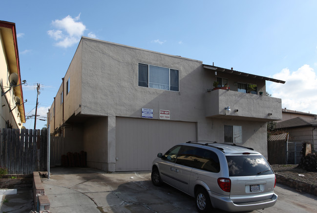 3815 Marlborough Ave in San Diego, CA - Building Photo - Building Photo