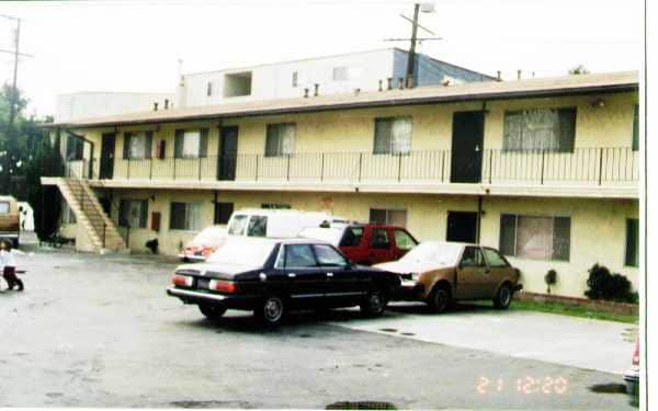 La Palma Apartments in Long Beach, CA - Building Photo