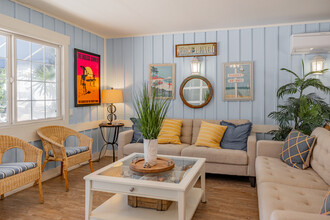 Beach House Apartments in Newport Beach, CA - Foto de edificio - Interior Photo