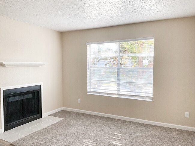 Village Square Apartments in Irving, TX - Building Photo - Building Photo