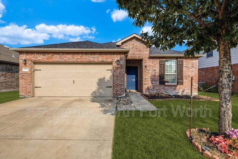 10028 Amosite Dr in Fort Worth, TX - Building Photo