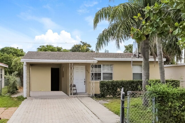 property at 826 S D St
