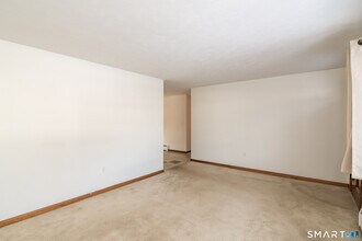 17 Howard St in Enfield, CT - Building Photo - Building Photo