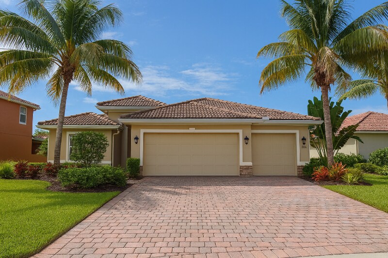 13390 Seaside Harbour Dr in Ft. Myers, FL - Building Photo