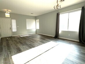10668 Oak Apple Ave in Las Vegas, NV - Building Photo - Building Photo