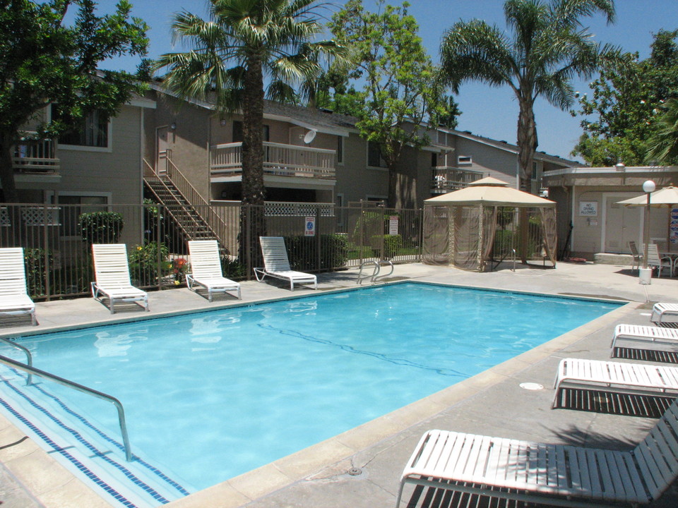 Arborgate Apartments in Fontana, CA - Foto de edificio