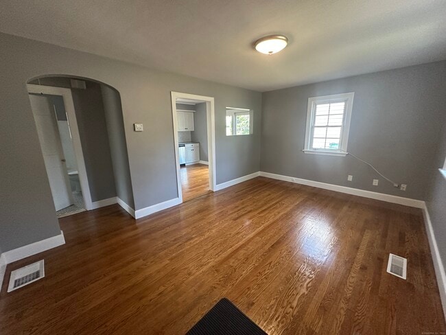 18 Woodmont Rd in West Haven, CT - Building Photo - Building Photo