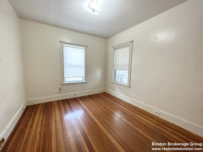 74 Romsey St, Unit #3 in Boston, MA - Foto de edificio - Building Photo