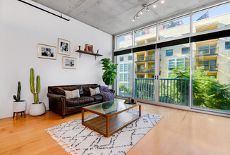 1025 Island, Unit 310 in San Diego, CA - Building Photo - Building Photo