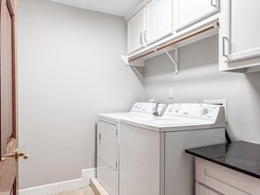 4525 Maple St in Bellaire, TX - Building Photo - Building Photo