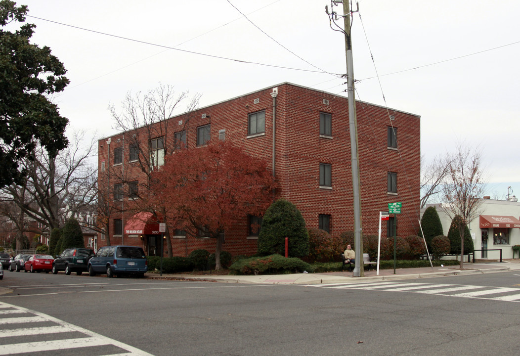 Del Rey Nelson Apartments in Alexandria, VA - Building Photo