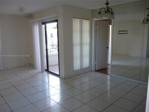 10811 NW 7th St in Miami, FL - Building Photo - Building Photo