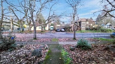 1960 Kincaid St in Eugene, OR - Building Photo - Building Photo