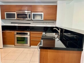 253 NE 2nd St in Miami, FL - Building Photo - Building Photo