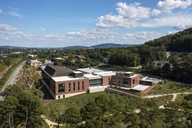 631 Boone Trl in Charlottesville, VA - Foto de edificio - Building Photo