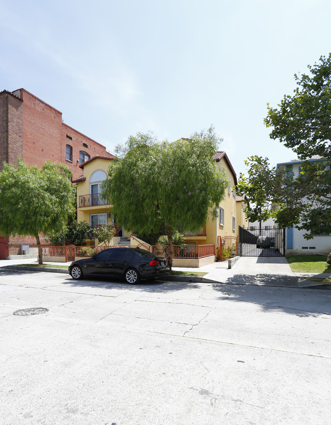 810 S Gramercy Pl in Los Angeles, CA - Foto de edificio - Building Photo